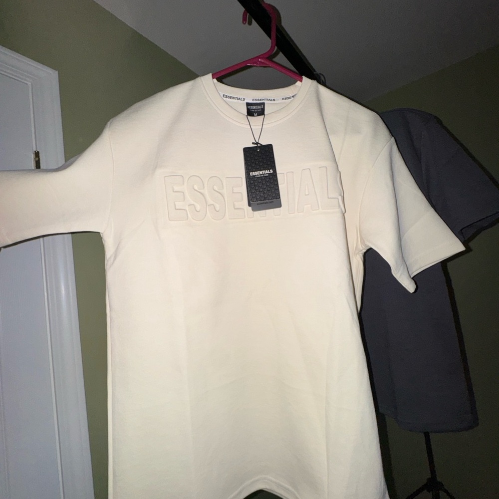 Fear of God Essentials Cream Short Sleeve Tee Luxury Streetwear BRAND NEW